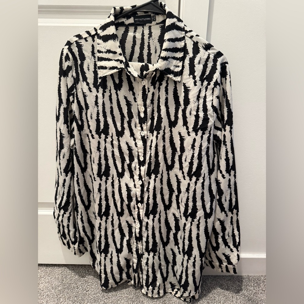 PrettyLittleThing Black and White Shirt